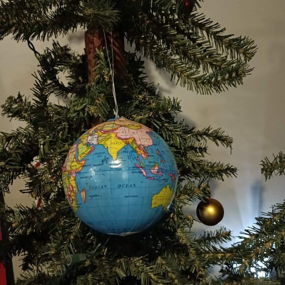 Christmas Ornaments Set of 6 Bundle EUC - Picture 4 of 9